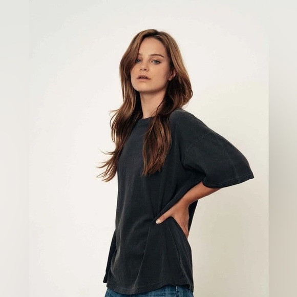 Oversized basic black tee - Picture 2 of 5